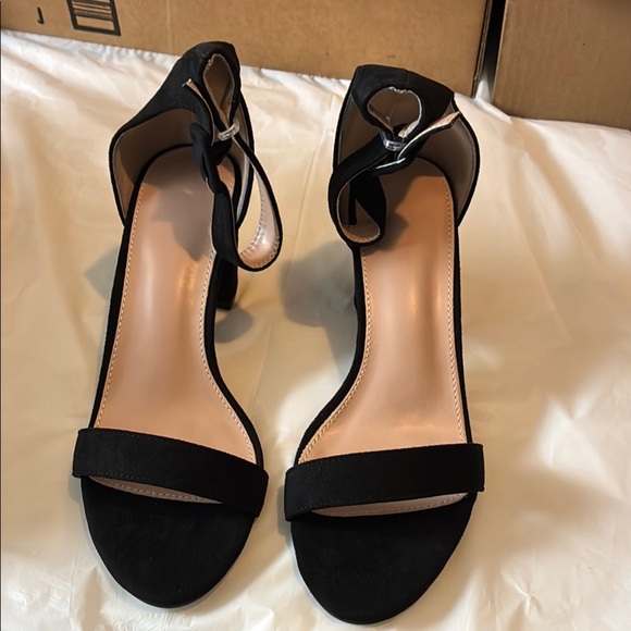 Elegant Black Heels with Ankle Strap - Picture 1 of 6